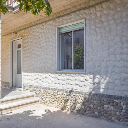 2 Bedroom Lovely In Sellia Marina